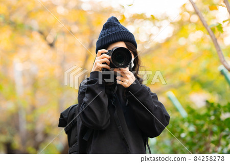 Camera girl yellow leaves photographer Camera girl yellow leaves photographer 84258278