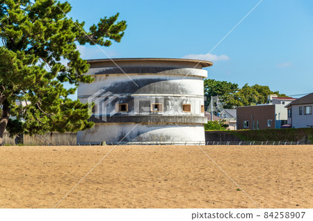 White battery remaining in Nishinomiya / Omaehama Park White battery remaining in Nishinomiya / Omaehama Park 84258907