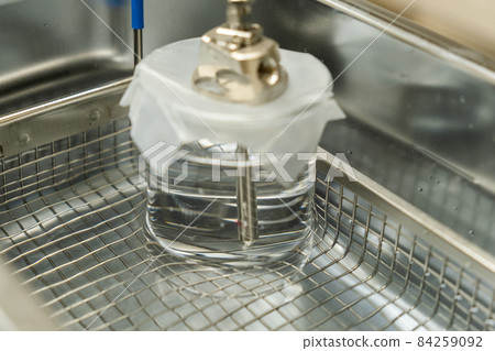 Cleaning of nebulizer or needle from LC MS qTOF system in ultrasonic bath. 84259092