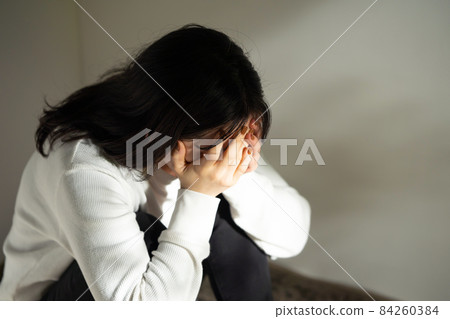 Loneliness DV sad addiction 84260384
