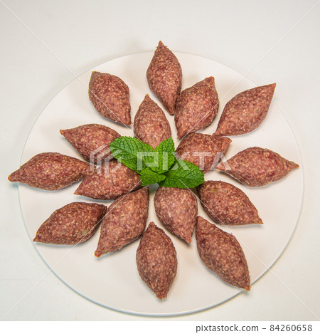 Traditional kebbe and pita bread on big round plate in lebanese restaurant 84260658
