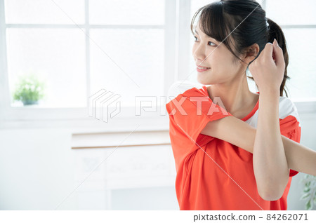 Beautiful Asian (Japanese) female doing preparatory exercise There is a copy space 84262071