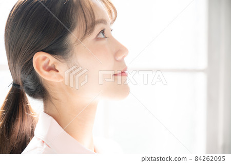 Asian (Japan) nurses who are easy to use for the main visual Right side up copy space Asian (Japan) nurses who are easy to use for the main visual Right side up copy space 84262095