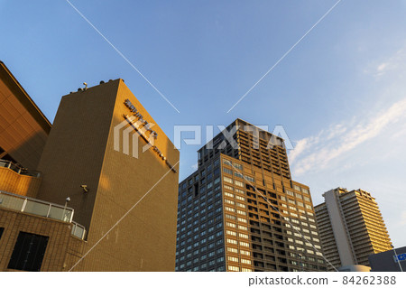 難波艙口被夕陽照亮 大阪蒙特利格拉斯米爾酒店摩天大樓 84262388