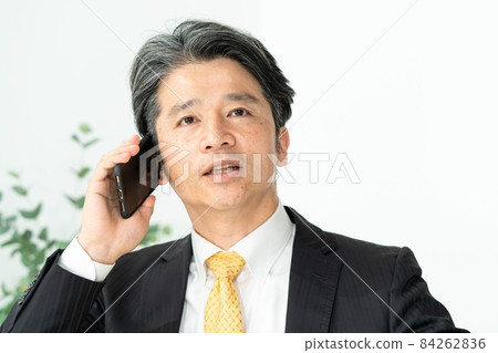 Businessman call smartphone middle man Businessman call smartphone middle man 84262836