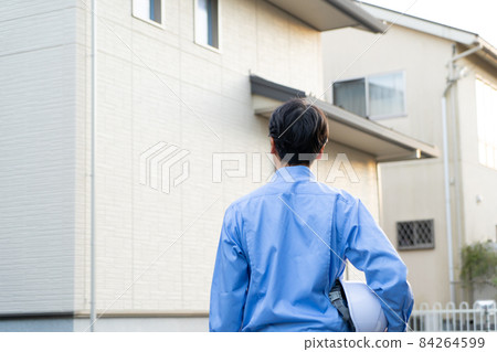 Men's middle house in work clothes 84264599