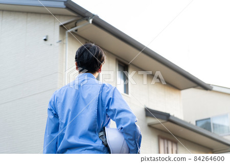 Men's middle house in work clothes 84264600