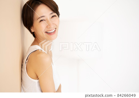 Beauty image middle female Beauty image middle female 84266049