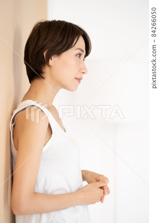 Beauty image middle female Beauty image middle female 84266050