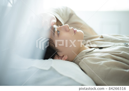 The man in the bedroom The man in the bedroom 84266316