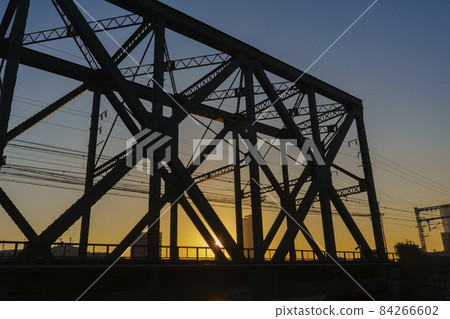 大阪環狀線岩崎運河橋黃昏剪影 大阪環狀線岩崎運河橋黃昏剪影 84266602