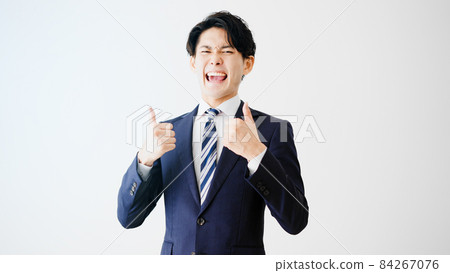一個商人豎起大拇指 84267076