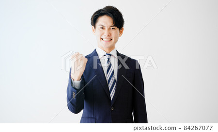  打膽量姿勢的商人 84267077