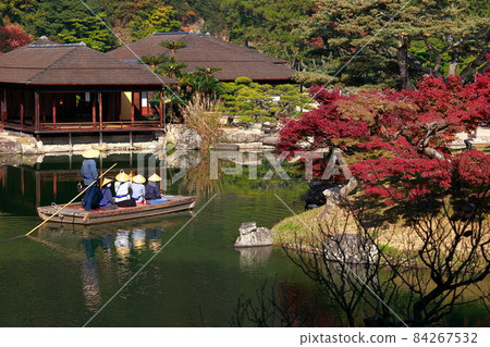 《香川縣》栗林花園·船屋上的遊客 84267532