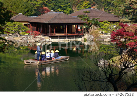《香川縣》栗林花園·船屋上的遊客 《香川縣》栗林花園·船屋上的遊客 84267538