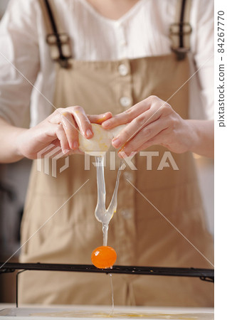 Woman Cracking Salted Egg Woman Cracking Salted Egg 84267770