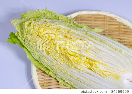 White background Chinese cabbage 1/4 cut White background Chinese cabbage 1/4 cut 84269909