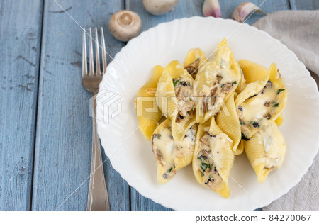 Pasta Conchiglioni with mushrooms in a white plate Pasta Conchiglioni with mushrooms in a white plate 84270067