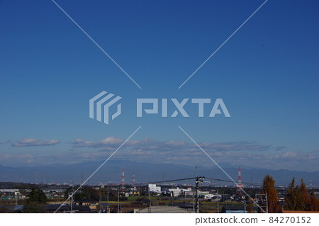 山、雲和城市景觀 山、雲和城市景觀 84270152