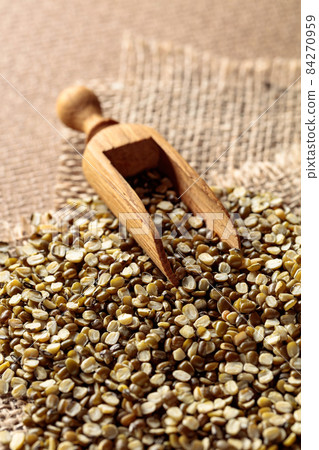 Raw uncooked lentils (lens culinaris). Raw uncooked lentils (lens culinaris). 84270959