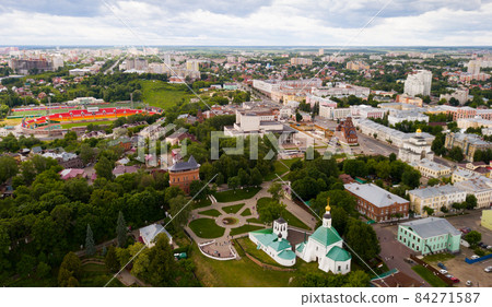 Panoramic aerial view of city center and Golden Gate in Vladimir 84271587