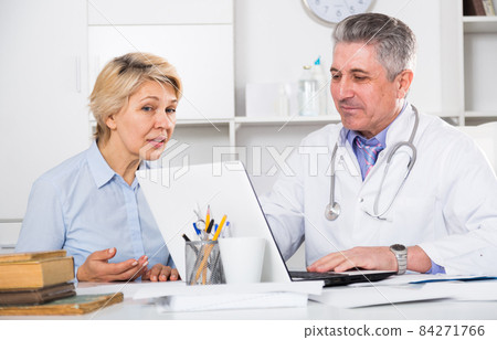 Mature woman visits doctor 84271766