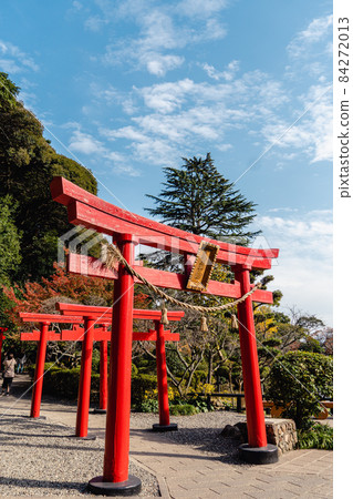 Umi Jigoku White Dragon Inari Okami Torii Autumn Leaves 84272013