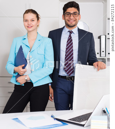 Successful business team in office Successful business team in office 84272115