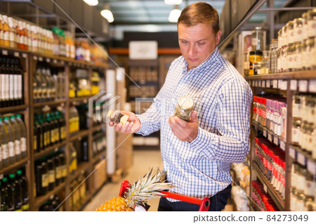 Customer buying spice in supermarket Customer buying spice in supermarket 84273049
