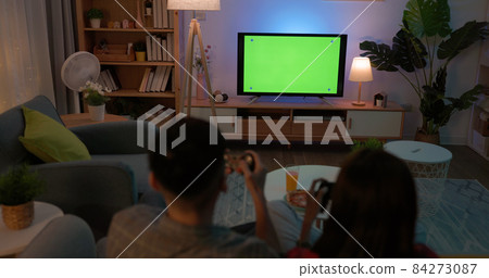Asian couple play video game 84273087
