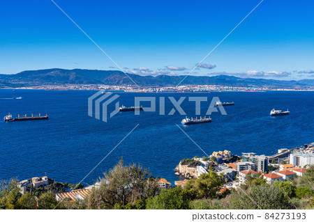 Panoramic view of the port of Gibraltar and the bay of Algeciras full of boats Panoramic view of the port of Gibraltar and the bay of Algeciras full of boats 84273193