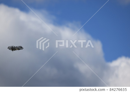 無人機在空中飛舞 無人機在空中飛舞 84276635