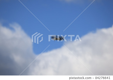 無人機在空中飛舞 84276641