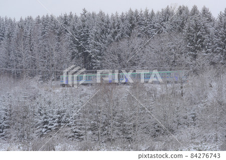 [北海道美瑛町]冬季富良野線11月 84276743