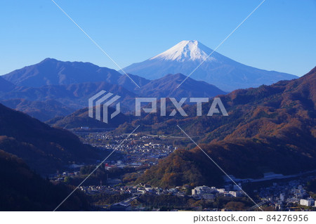 Mt. Fuji seen from Mt. Iwatonosan in Otsuki City, Yamanashi Prefecture Mt. Fuji seen from Mt. Iwatonosan in Otsuki City, Yamanashi Prefecture 84276956