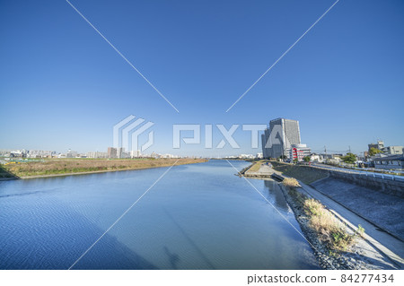 Scenery of the lower reaches of the Tama River as seen from Rokugo Bridge [Kanagawa Prefecture, Kawasaki City, Kawasaki Ward] 84277434
