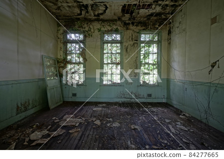 Ruins, ruins, abandoned hospitals, closed schools 84277665