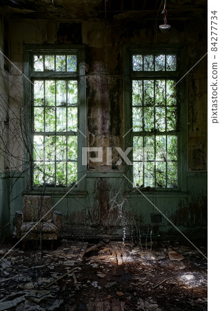 Ruins, ruins, abandoned hospitals, closed schools 84277734