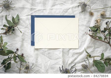 綠色裝飾框和兩張卡片,白色和海軍藍 綠色裝飾框和兩張卡片,白色和海軍藍 84278694