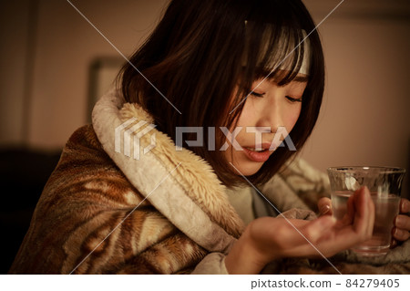 Woman taking medicine 84279405