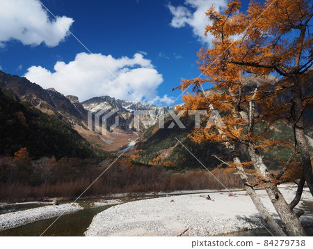 Kamikochi in late autumn, Hotaka mountain range 84279738