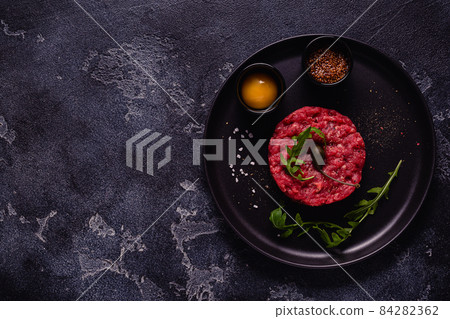 fresh beef tartar with tasty vegetables 84282362