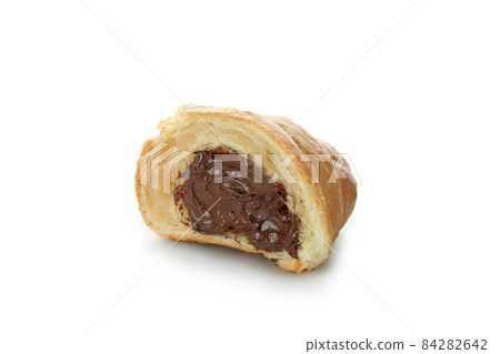 Sliced croissant with chocolate isolated on white background 84282642