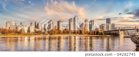 Panoramic View of Modern Downtown Cityscape Panoramic View of Modern Downtown Cityscape 84282745