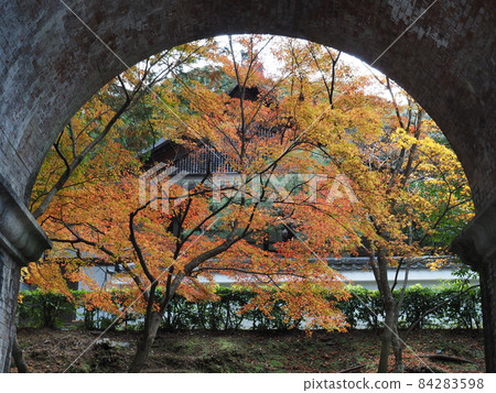 Autumn leaves of Nanzenji Suidokaku Autumn leaves of Nanzenji Suidokaku 84283598