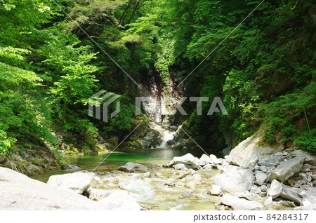 Sengabuchi in the Ojiragawa Canyon (Hokuto City, Yamanashi Prefecture) Sengabuchi in the Ojiragawa Canyon (Hokuto City, Yamanashi Prefecture) 84284317