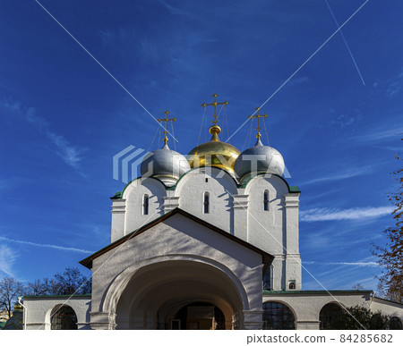 Novodevichy convent (Bogoroditse-Smolensky monastery) on a sunny autumn day. Cathedral of Our Lady of Smolensk (16th century). Moscow, Russia. UNESCO world heritage site 84285682