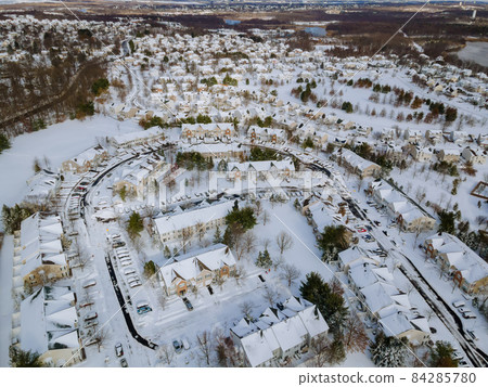 Aerial view winter landscape American town small home complex of a snowy winter on the streets after snowfall Aerial view winter landscape American town small home complex of a snowy winter on the streets after snowfall 84285780