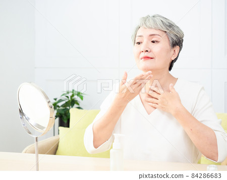 Haptic 50 Many middle-aged Asian women's face, Haptic communication by Kagami. Haptic 50 Many middle-aged Asian women's face, Haptic communication by Kagami. 84286683