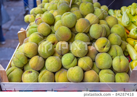 Green Peaches 84287418